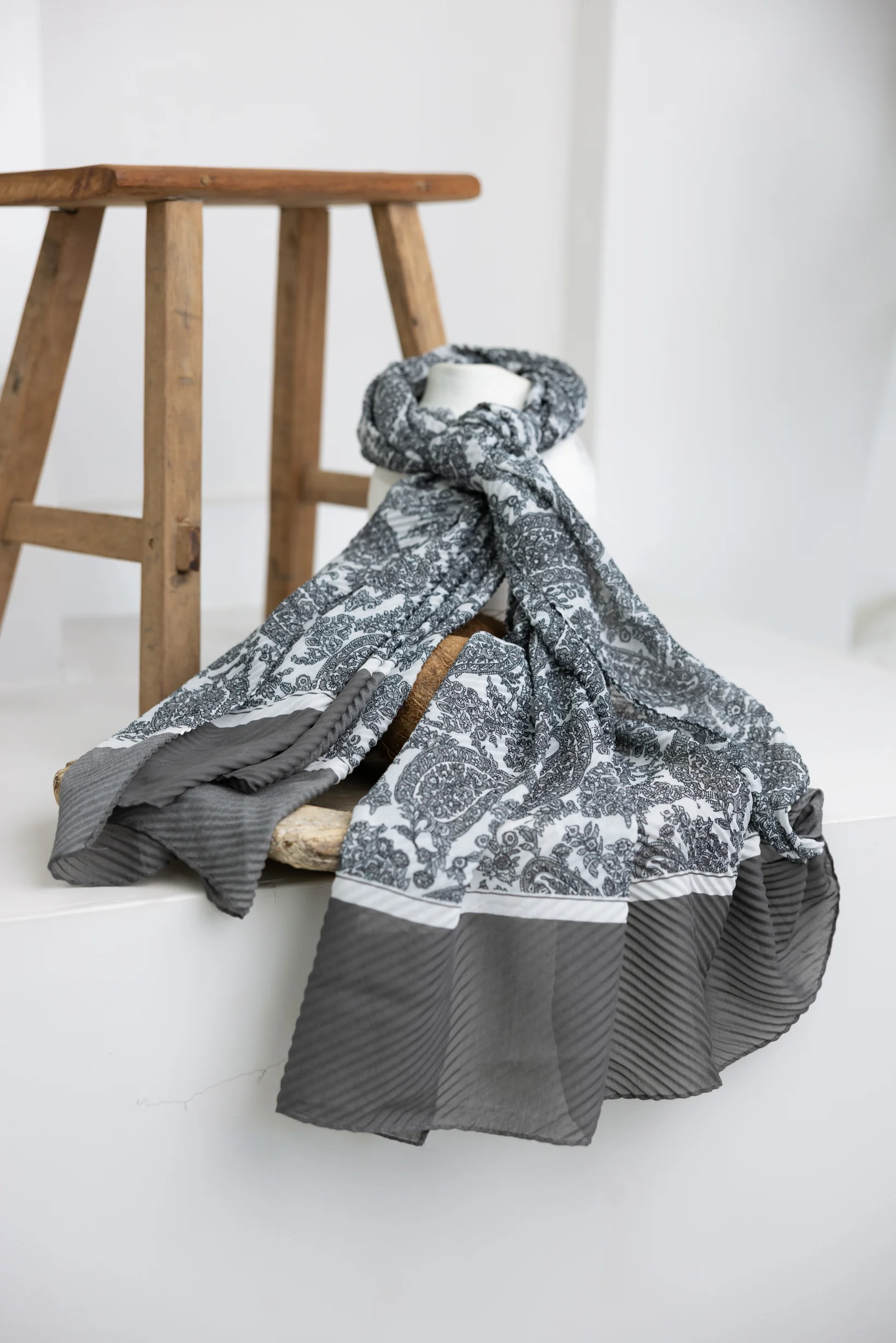 Arana Printed Shawl - Image 5