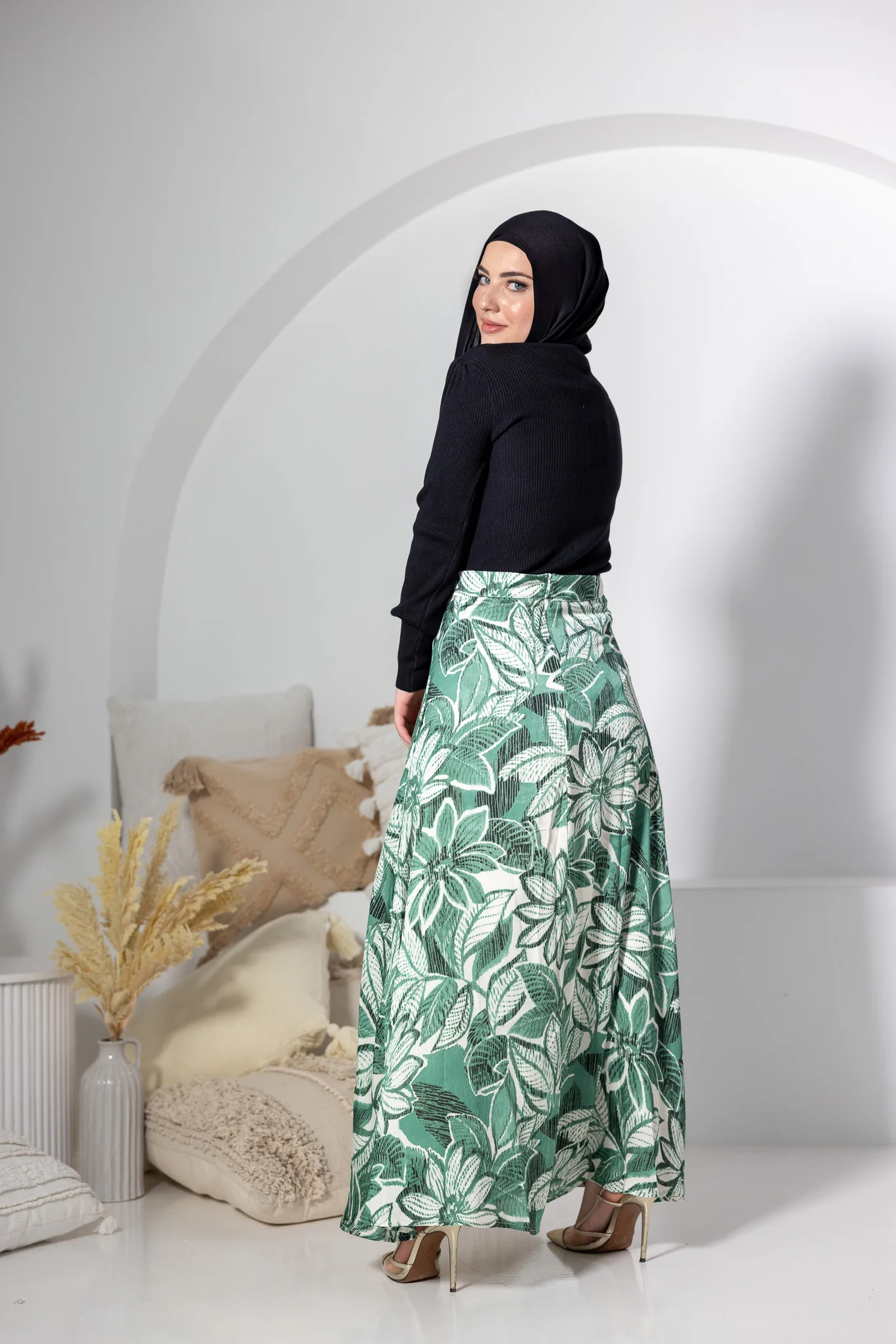 Bella Sleeve Round Neck Jumper - Image 20