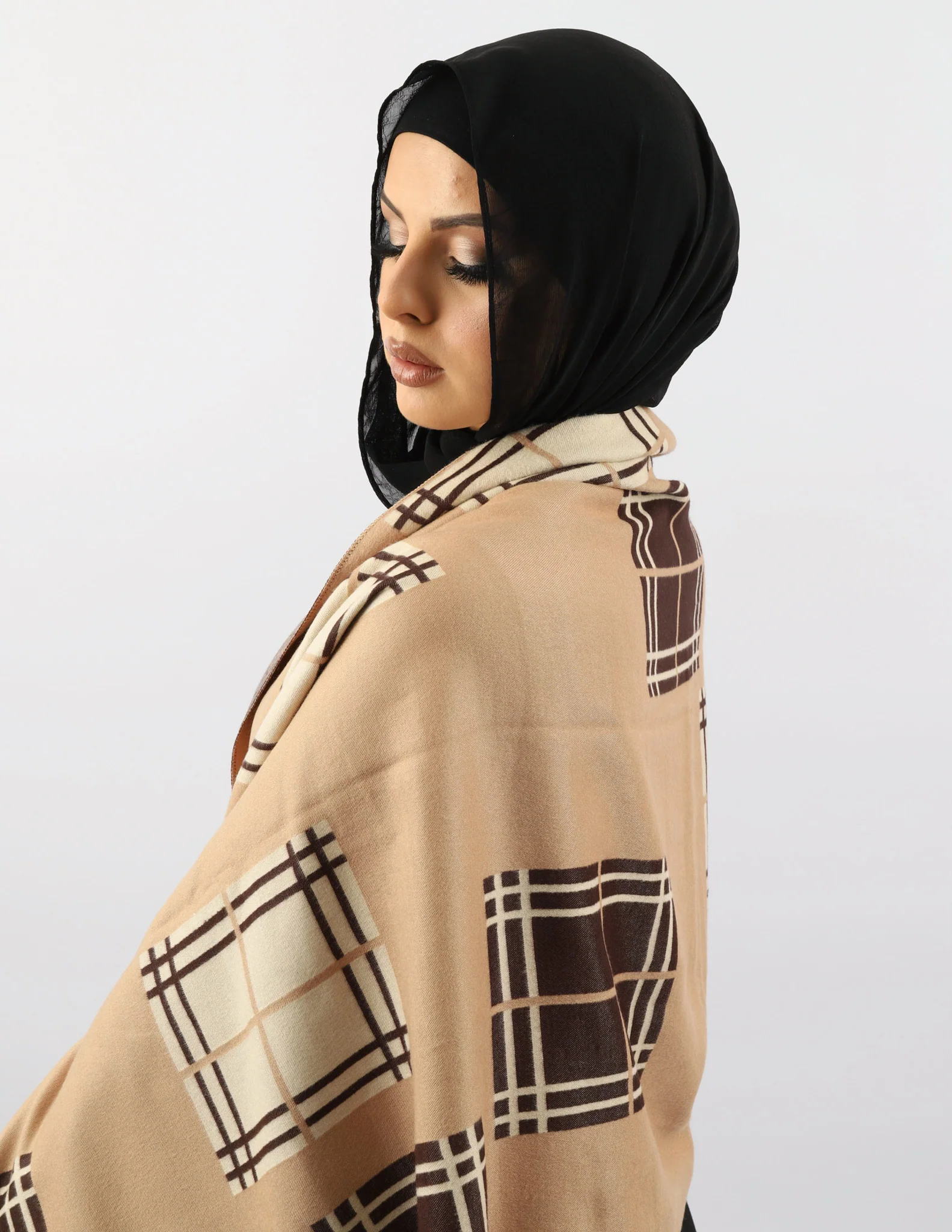 Check Winter Shawl - Image 2