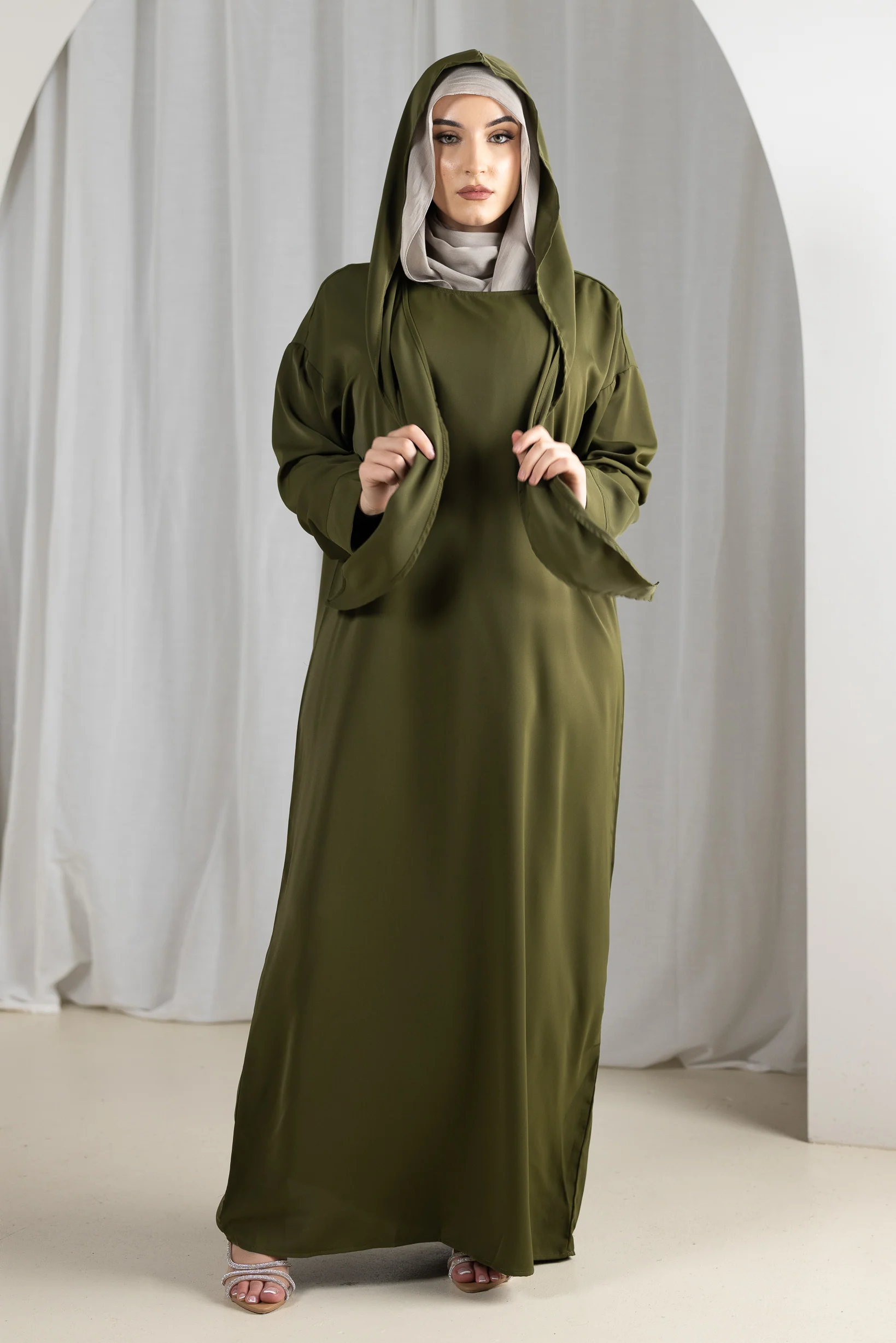 Eminent Hooded Abaya - Image 2