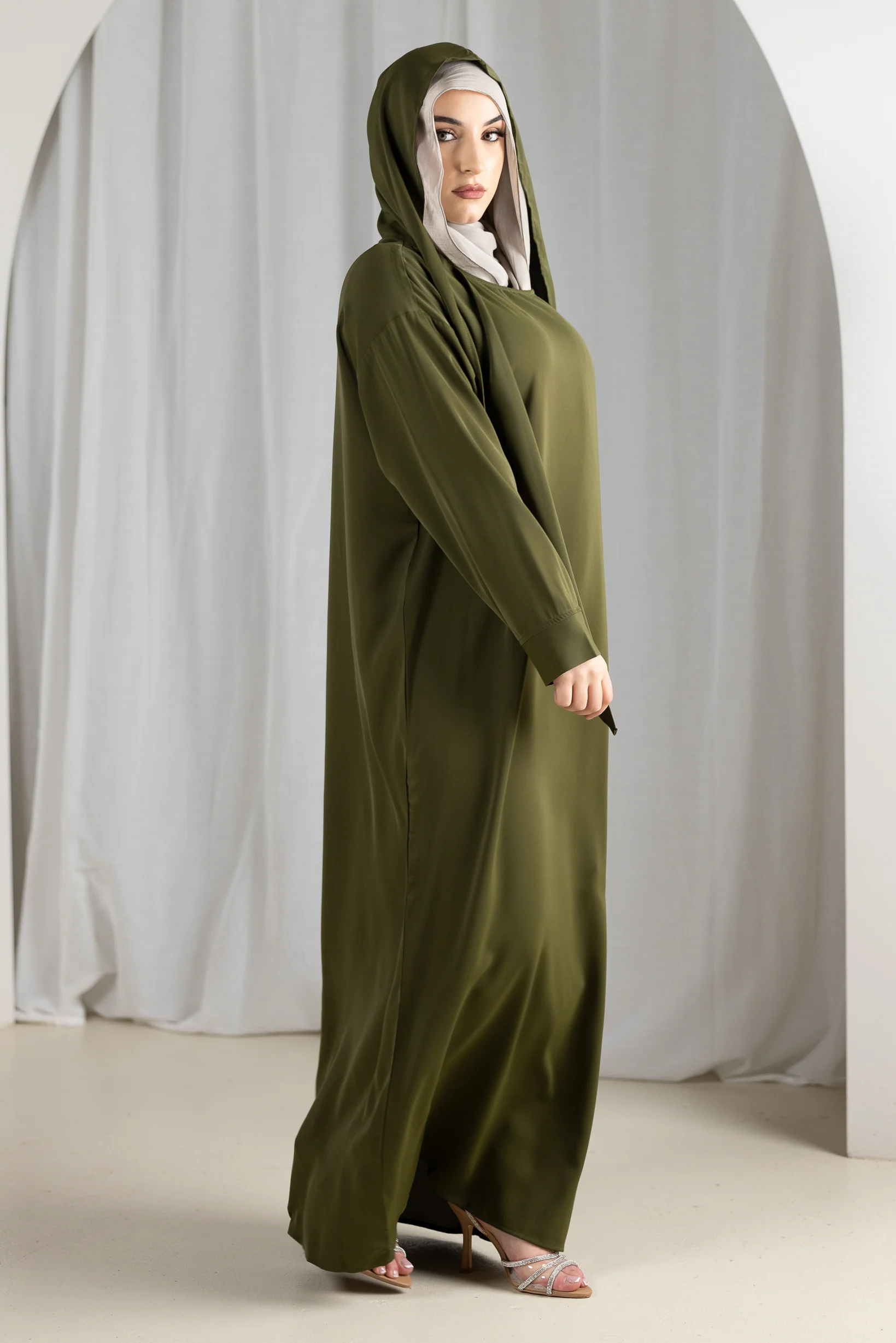 Eminent Hooded Abaya - Image 3