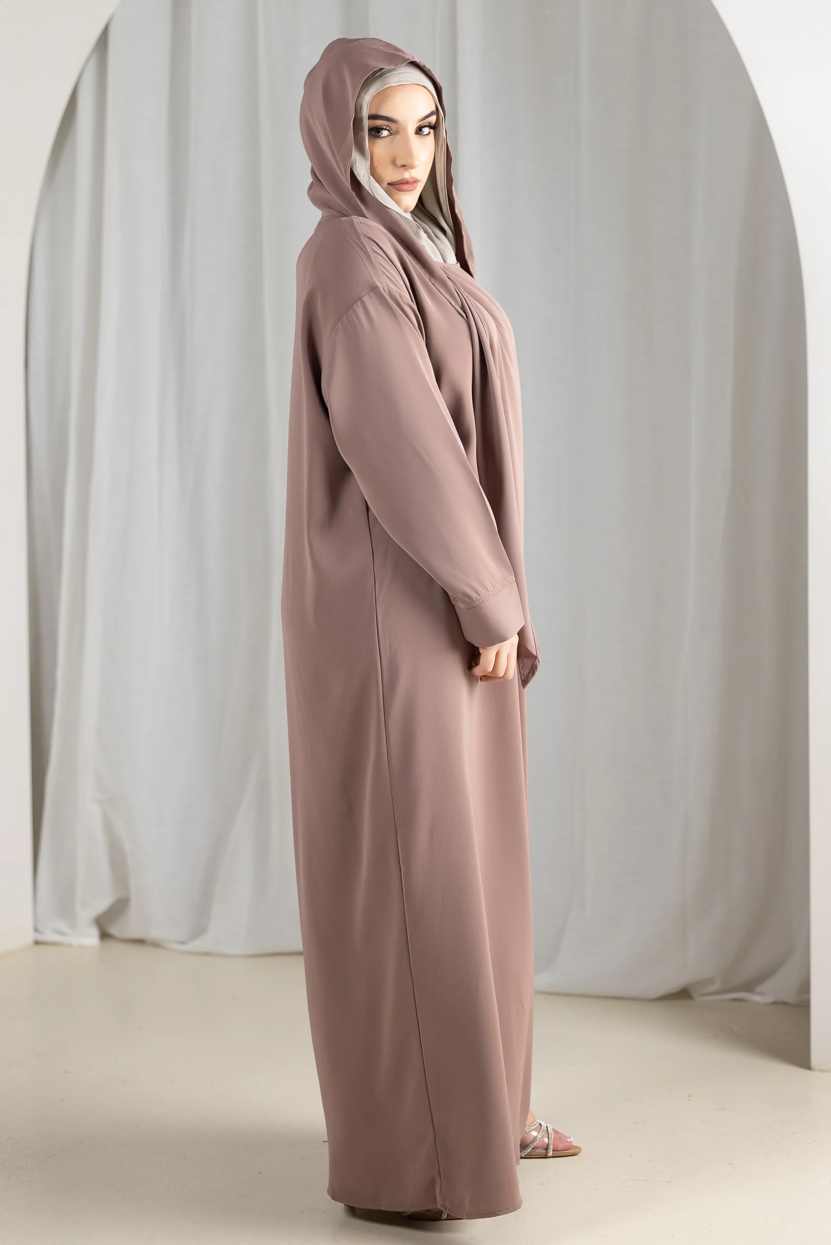 Eminent Hooded Abaya - Image 8