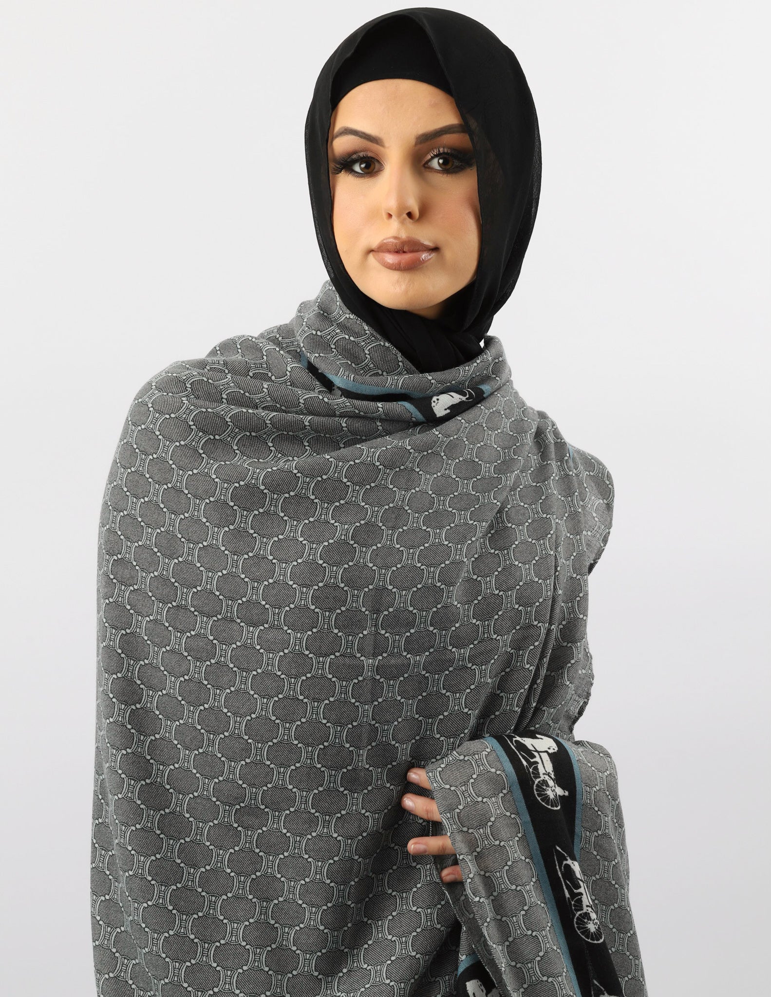Ermaz Winter Shawl - Image 3