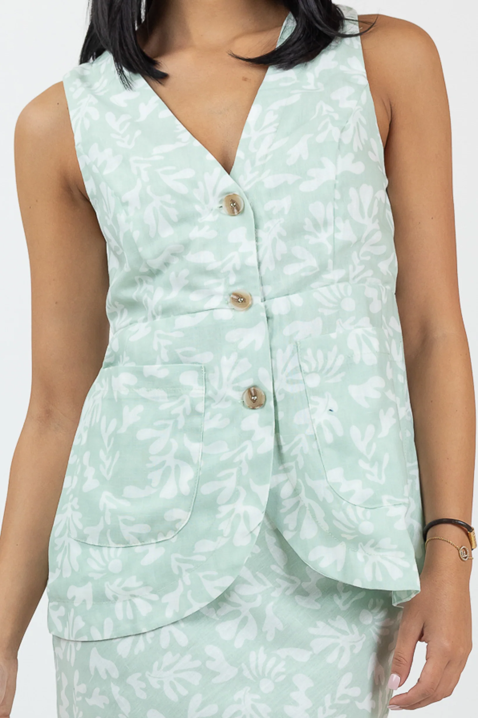 Liyana Linen Vest - Image 7