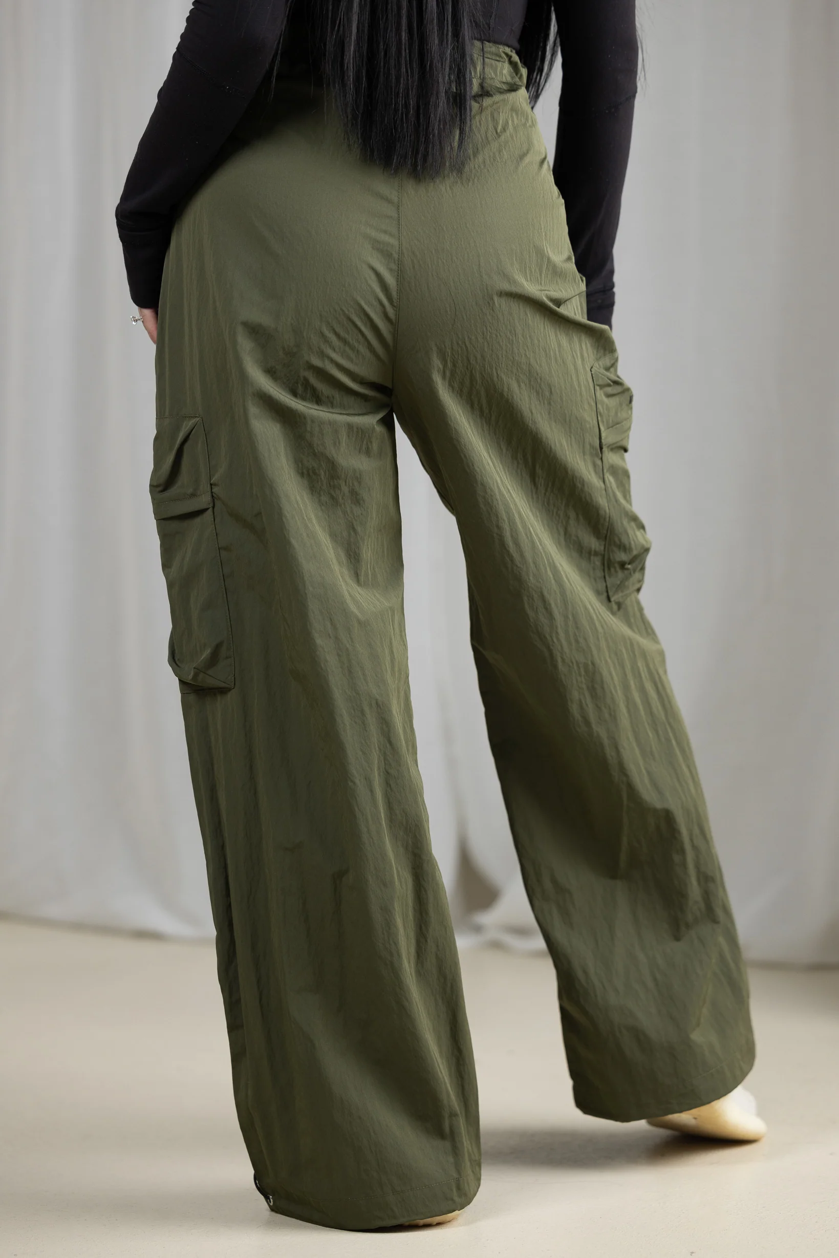 Modelle/Move Archi Parachute Pants - Image 15