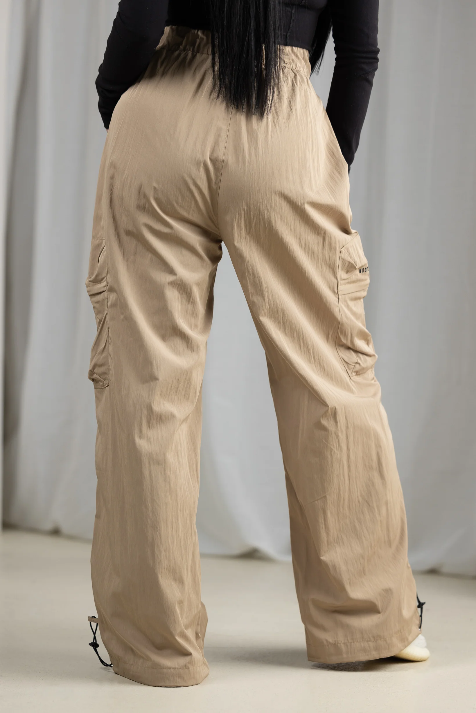 Modelle/Move Archi Parachute Pants - Image 5