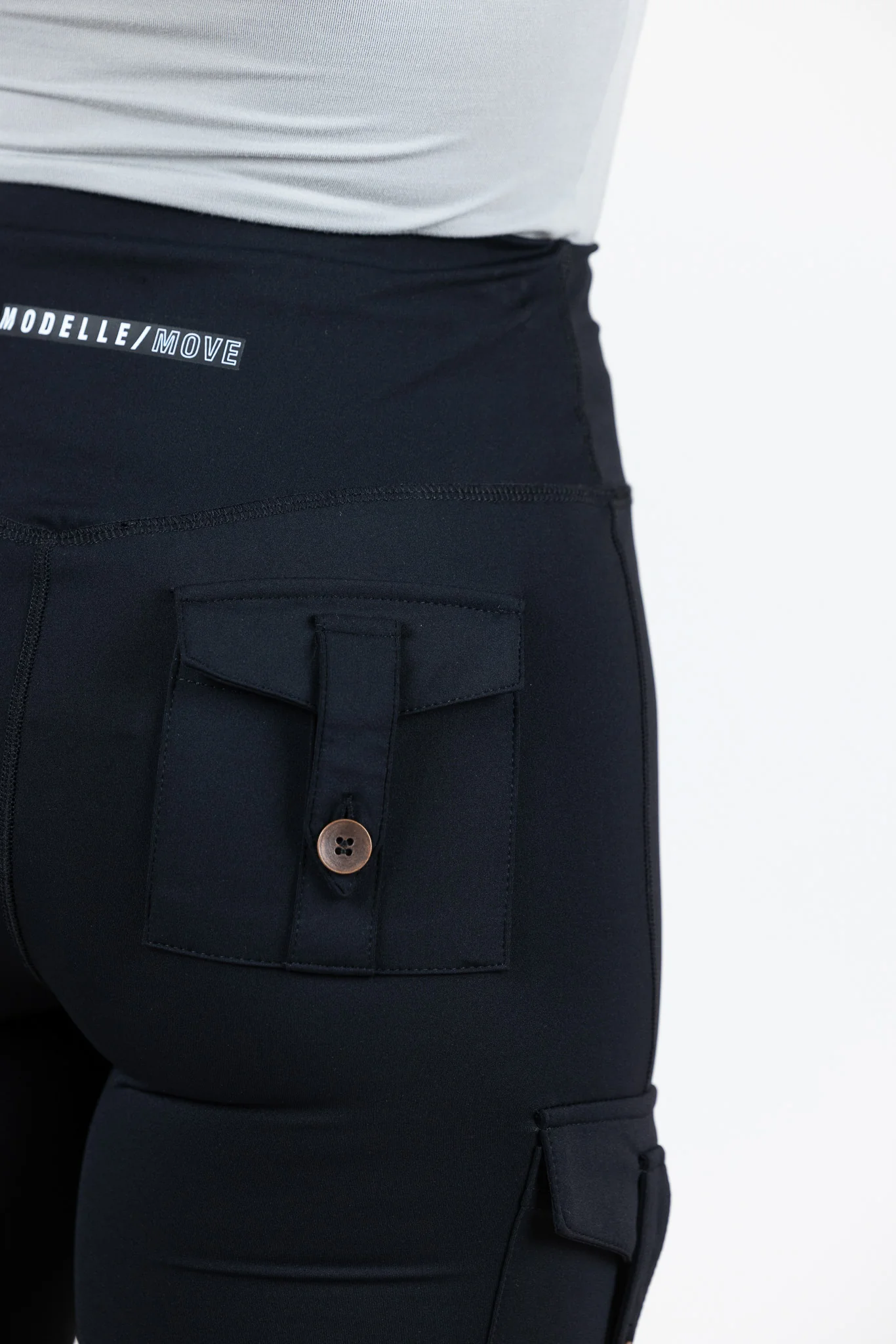 Modelle/Move Cargo Leggings - Image 7