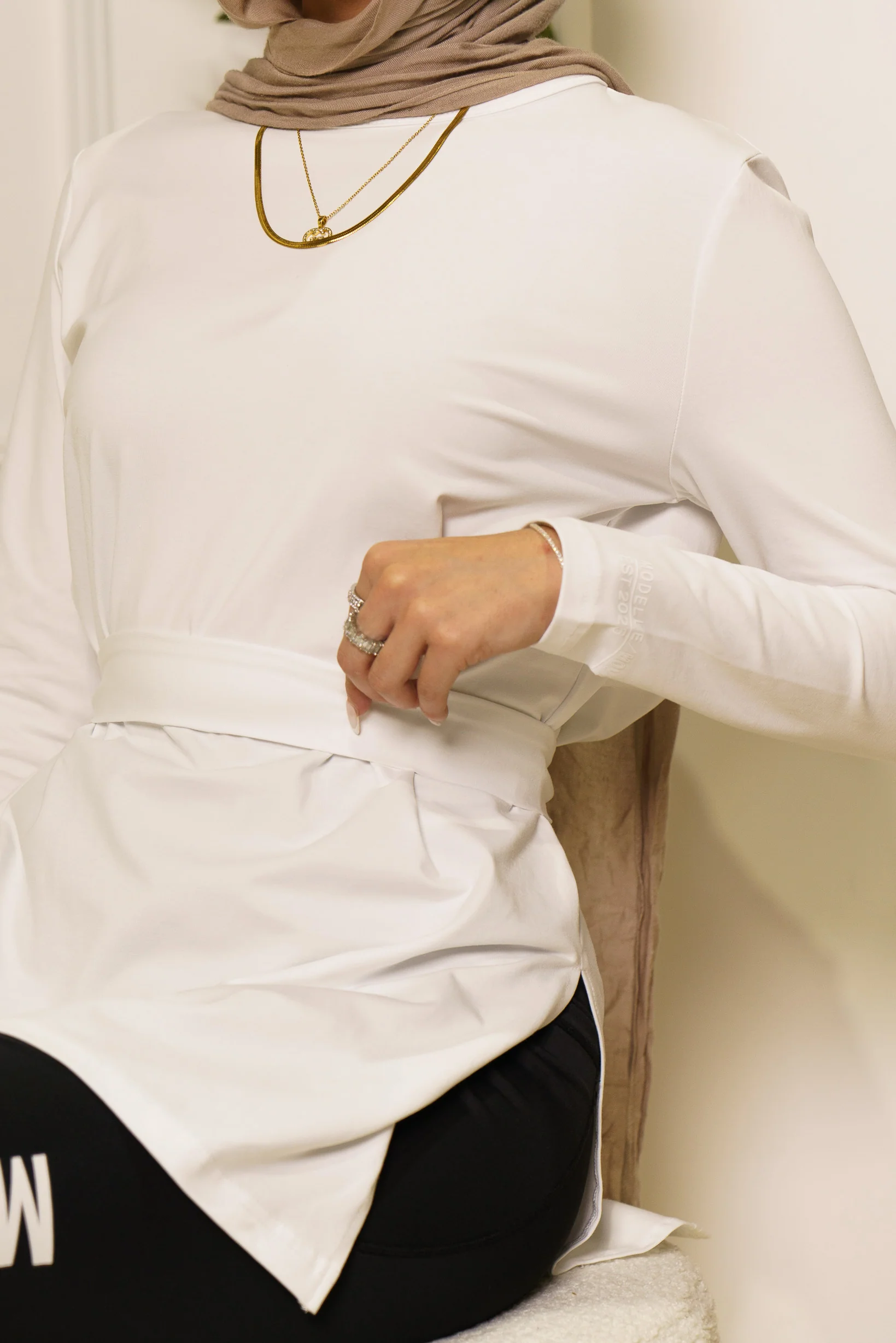Modelle/Move Dana Split Tie Top - Image 8