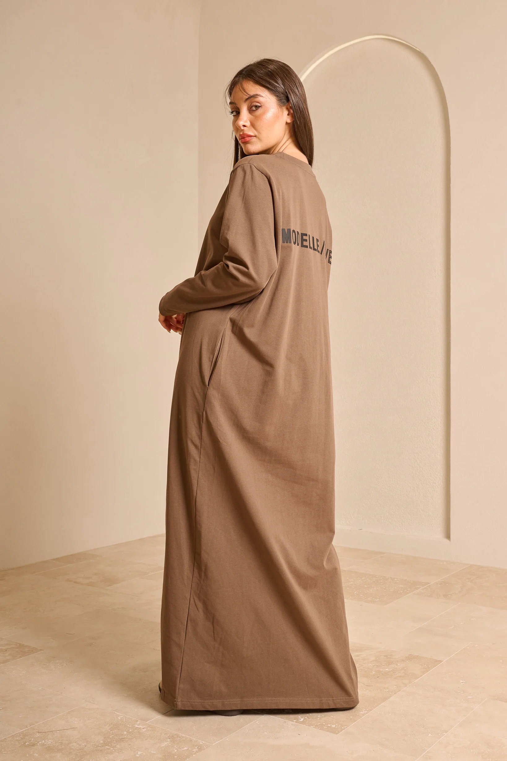 Modelle/Move Essential Maxi Dress —  Aurum Edit - Image 11