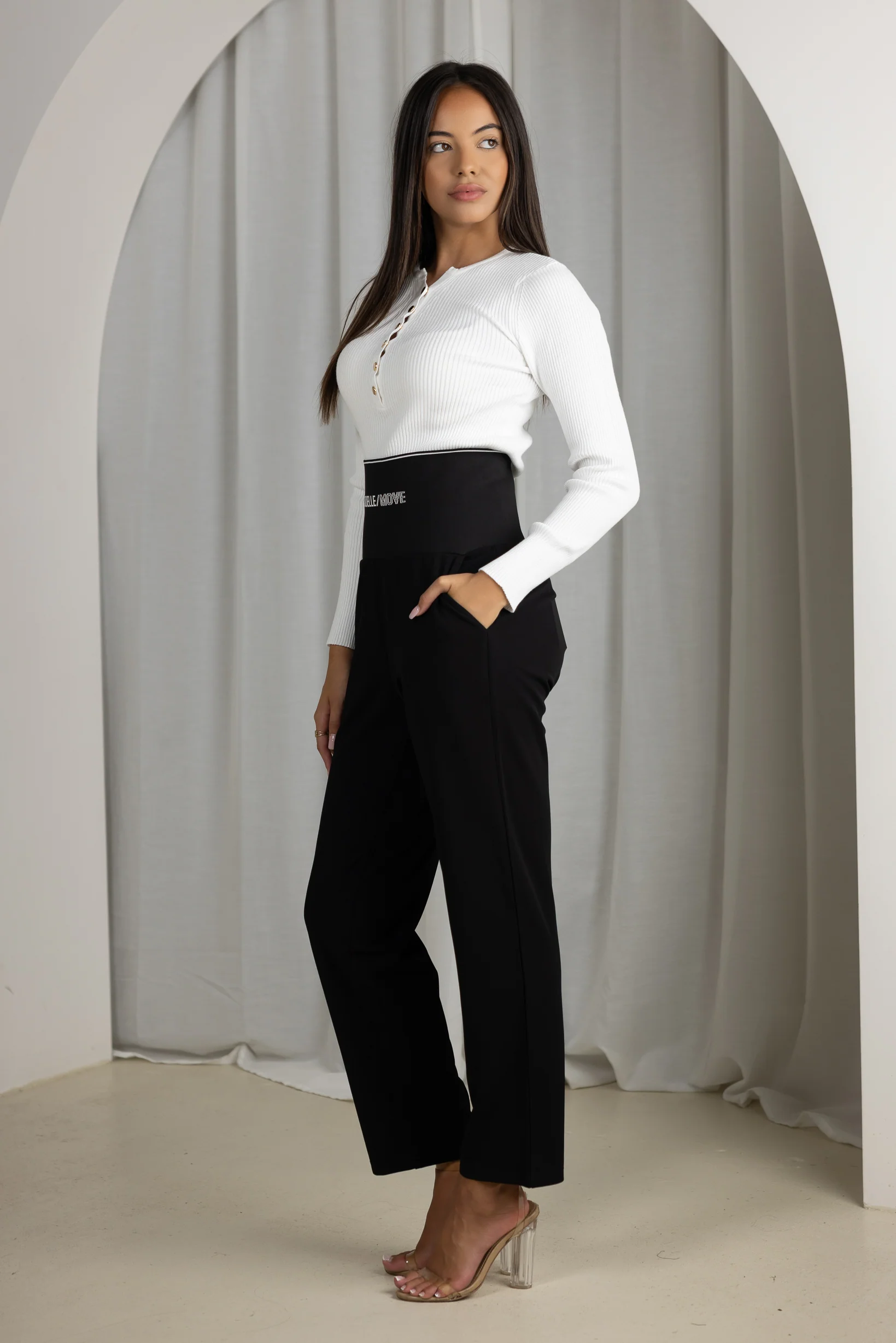 Modelle/Move High Waist Straight Leg Pants - Image 3