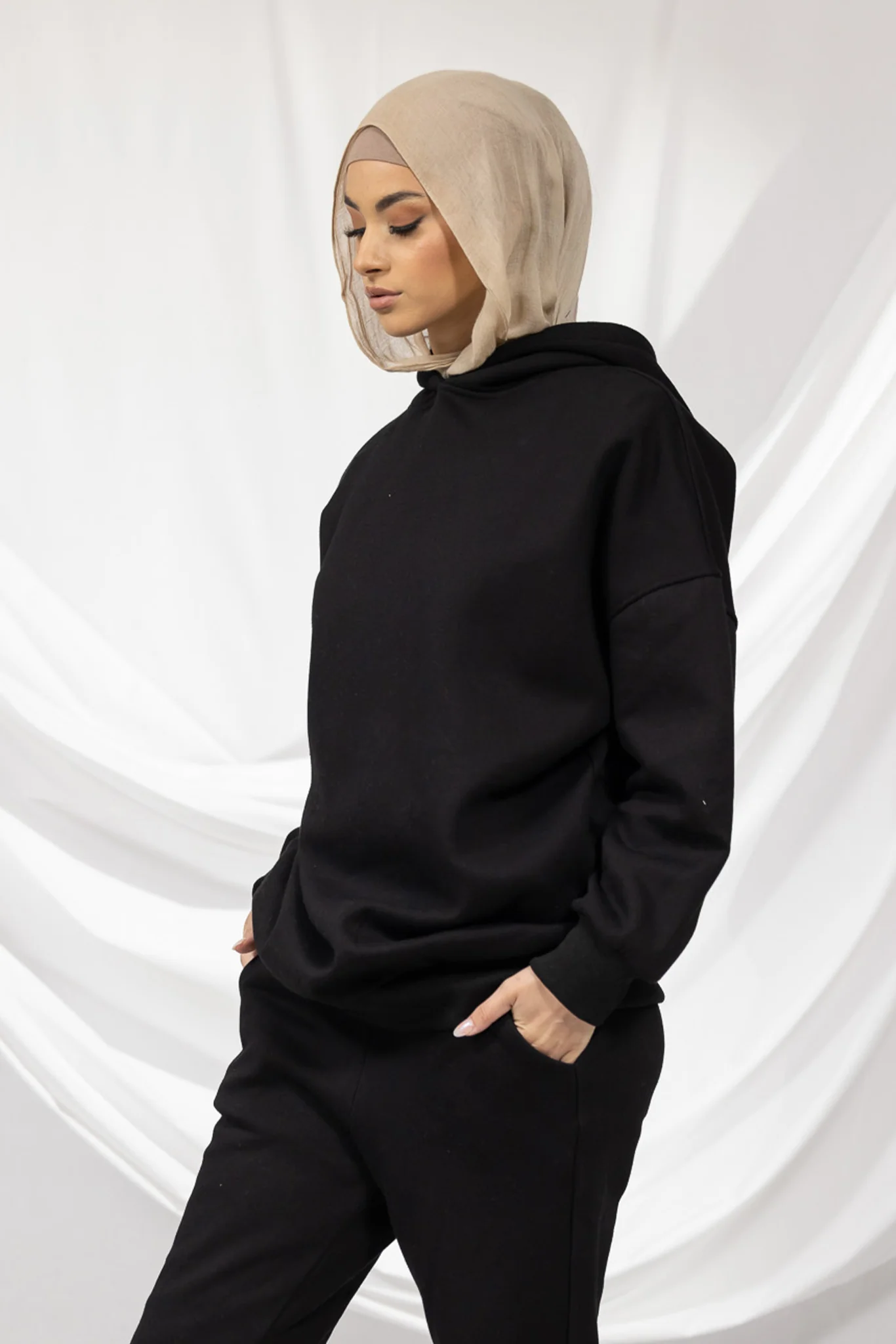 Modelle/Move Hooded Track Jumper - Image 6