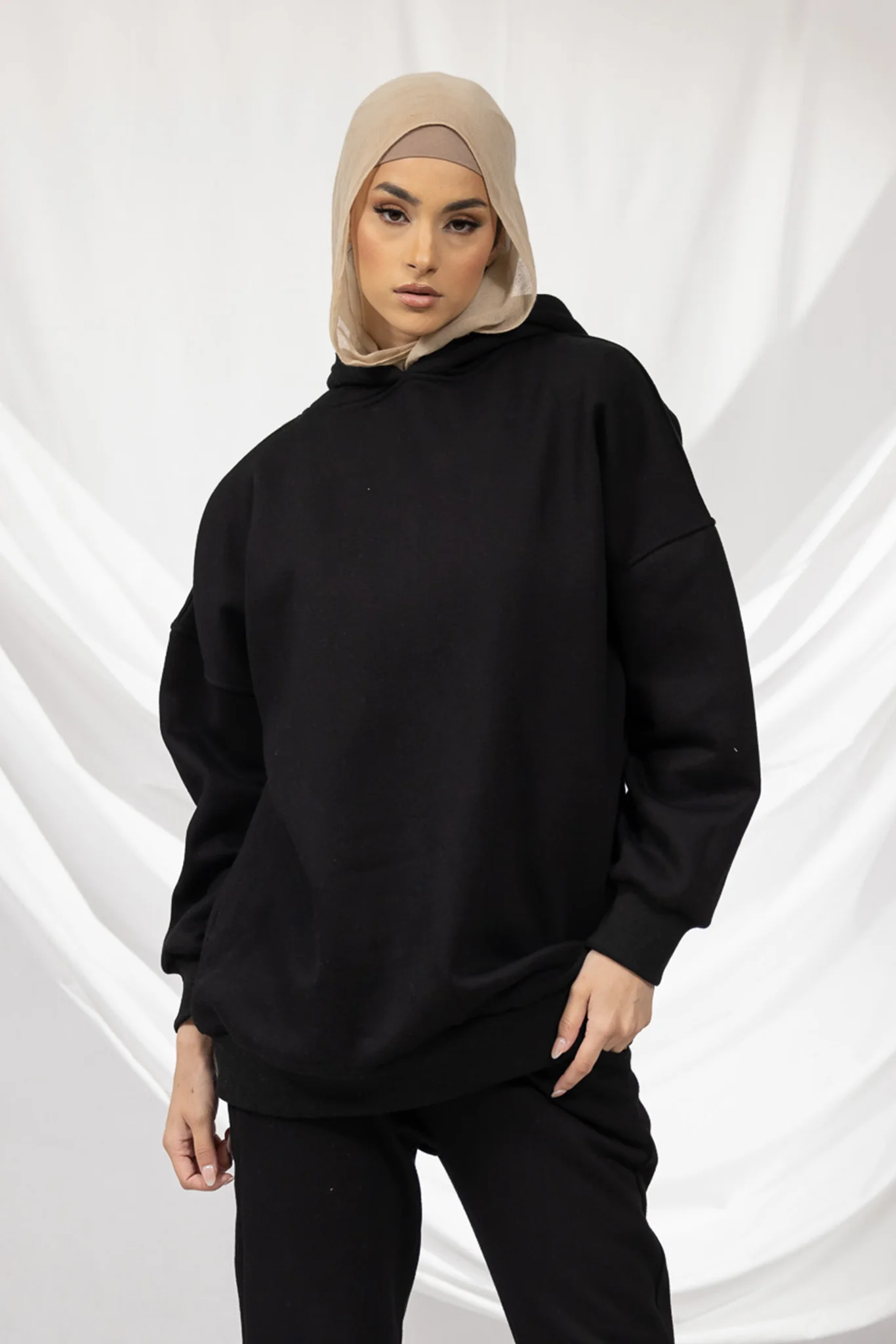 Modelle/Move Hooded Track Jumper - Image 7