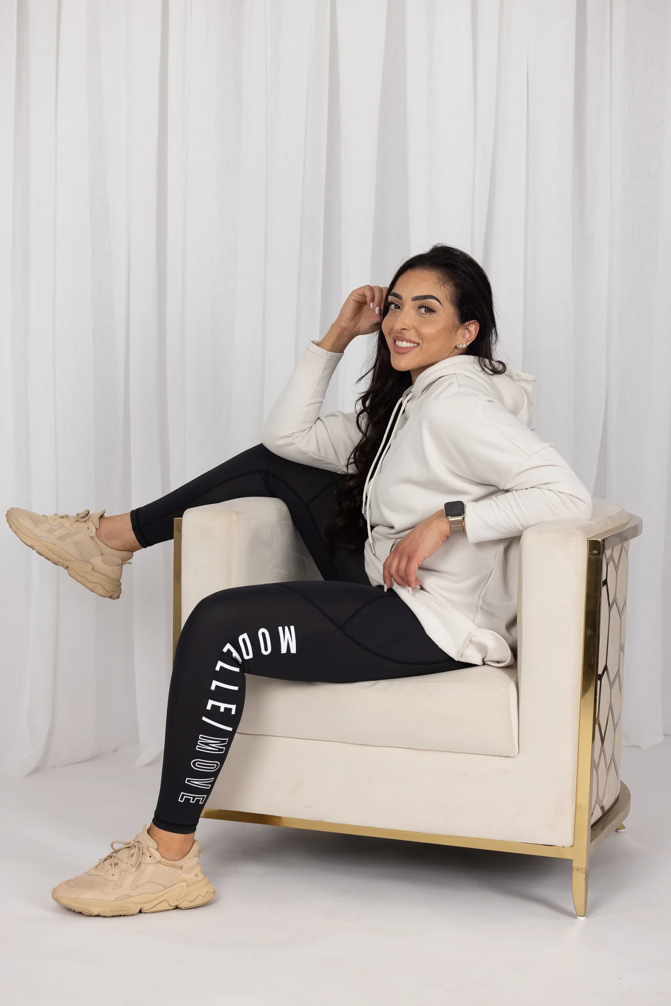 Modelle/Move Oversized Hooded Jumper - Image 9