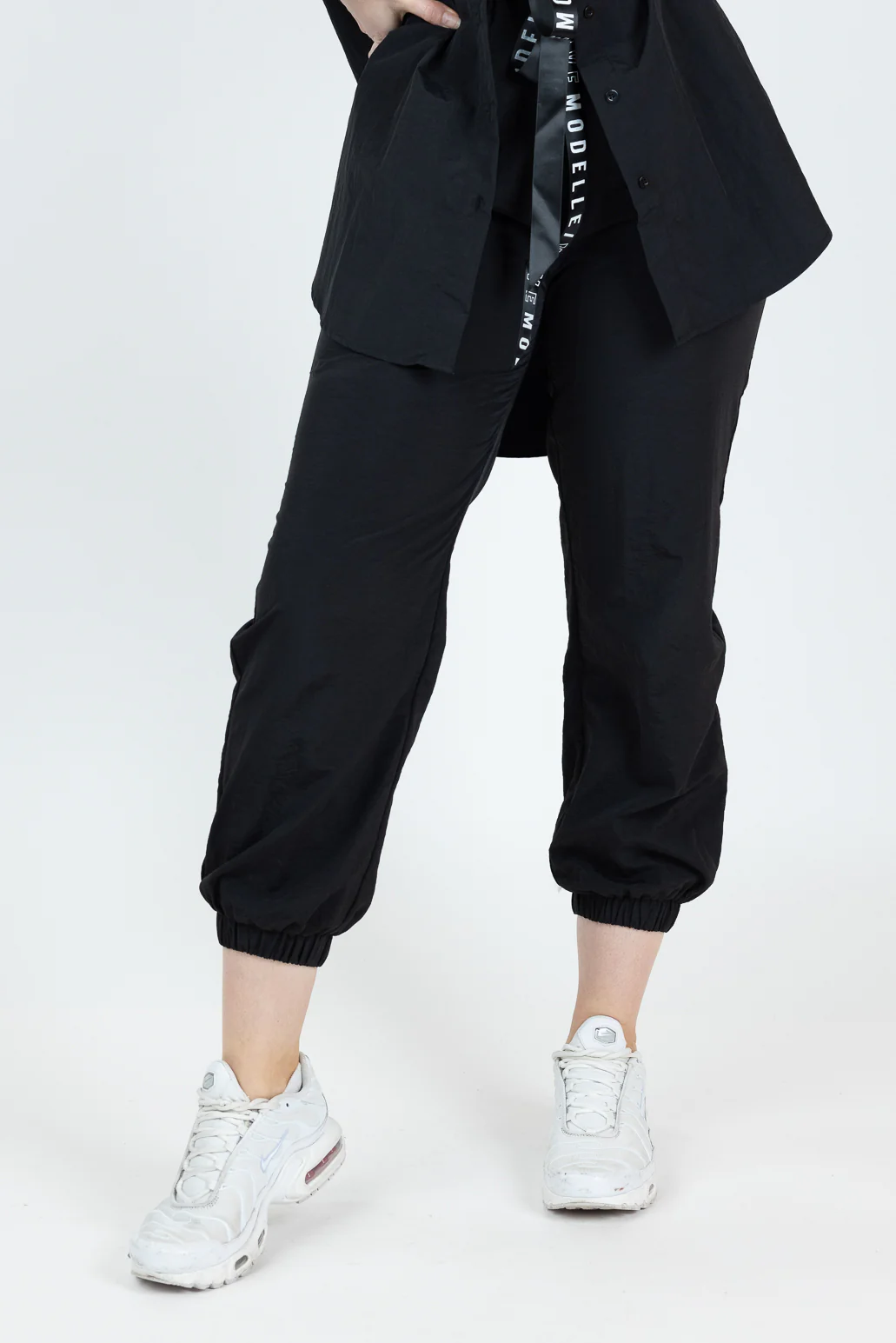 Modelle/Move Parachute Pants - Image 9