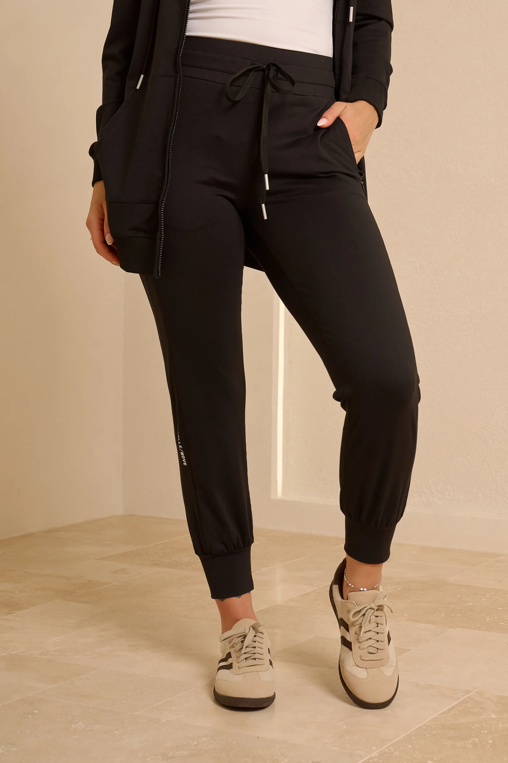 Modelle/Move Romy Pants — ÈLAN Edit - Image 8