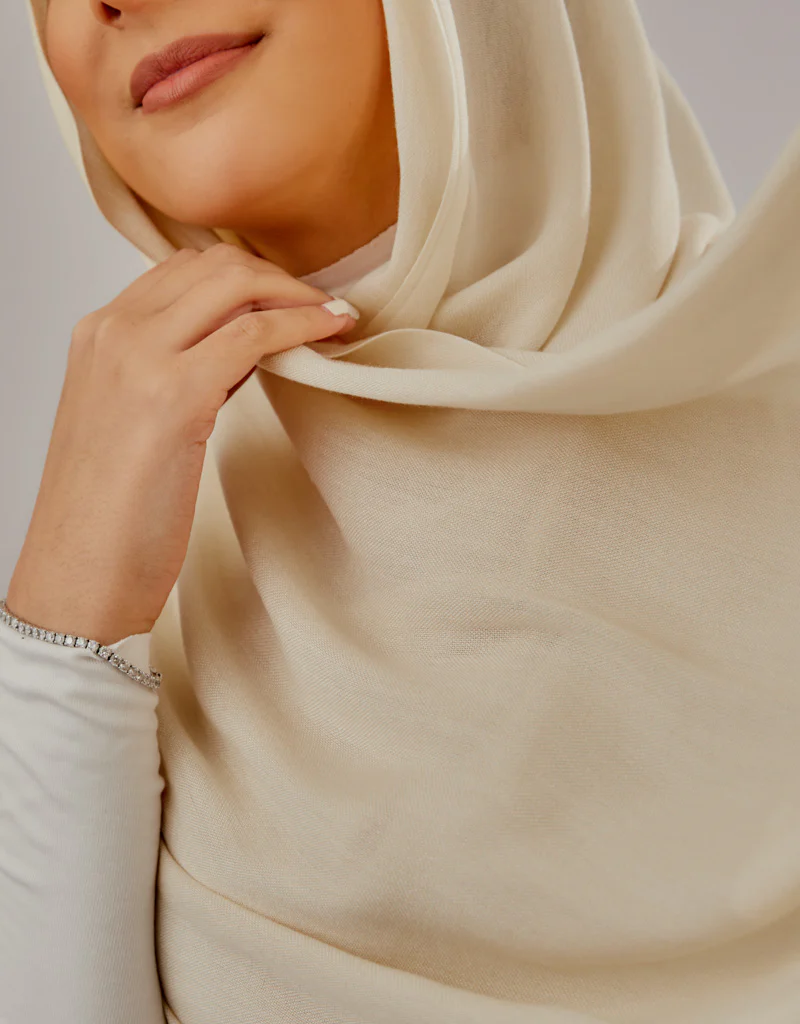 Modelle Twisted Scarves - Shades of White - Image 10