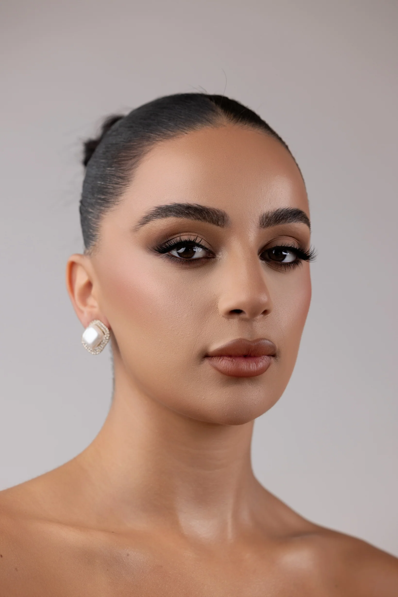 Round Diamonte Pearl Earrings - Image 2