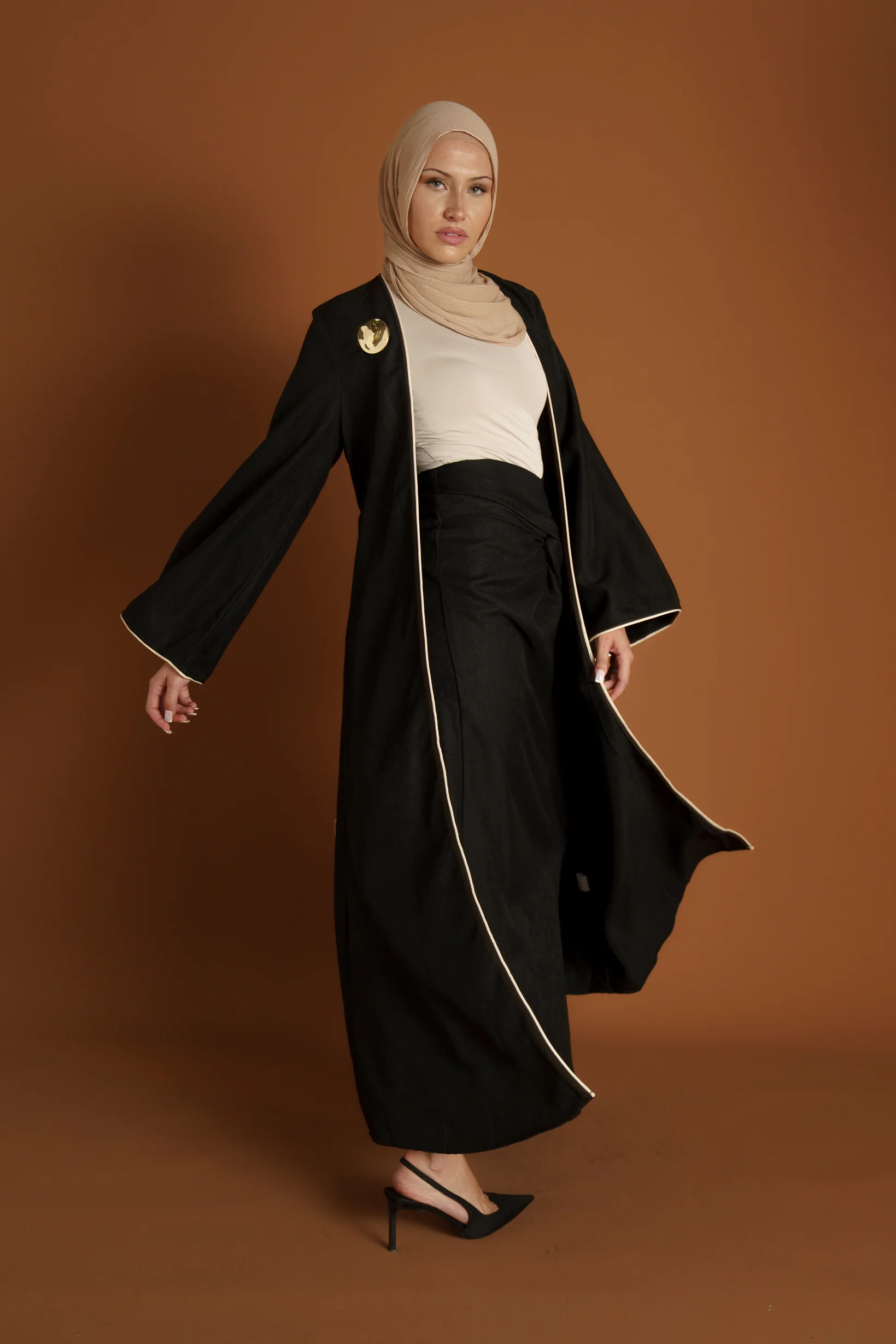 Runway Knot Front Skirt - Image 4