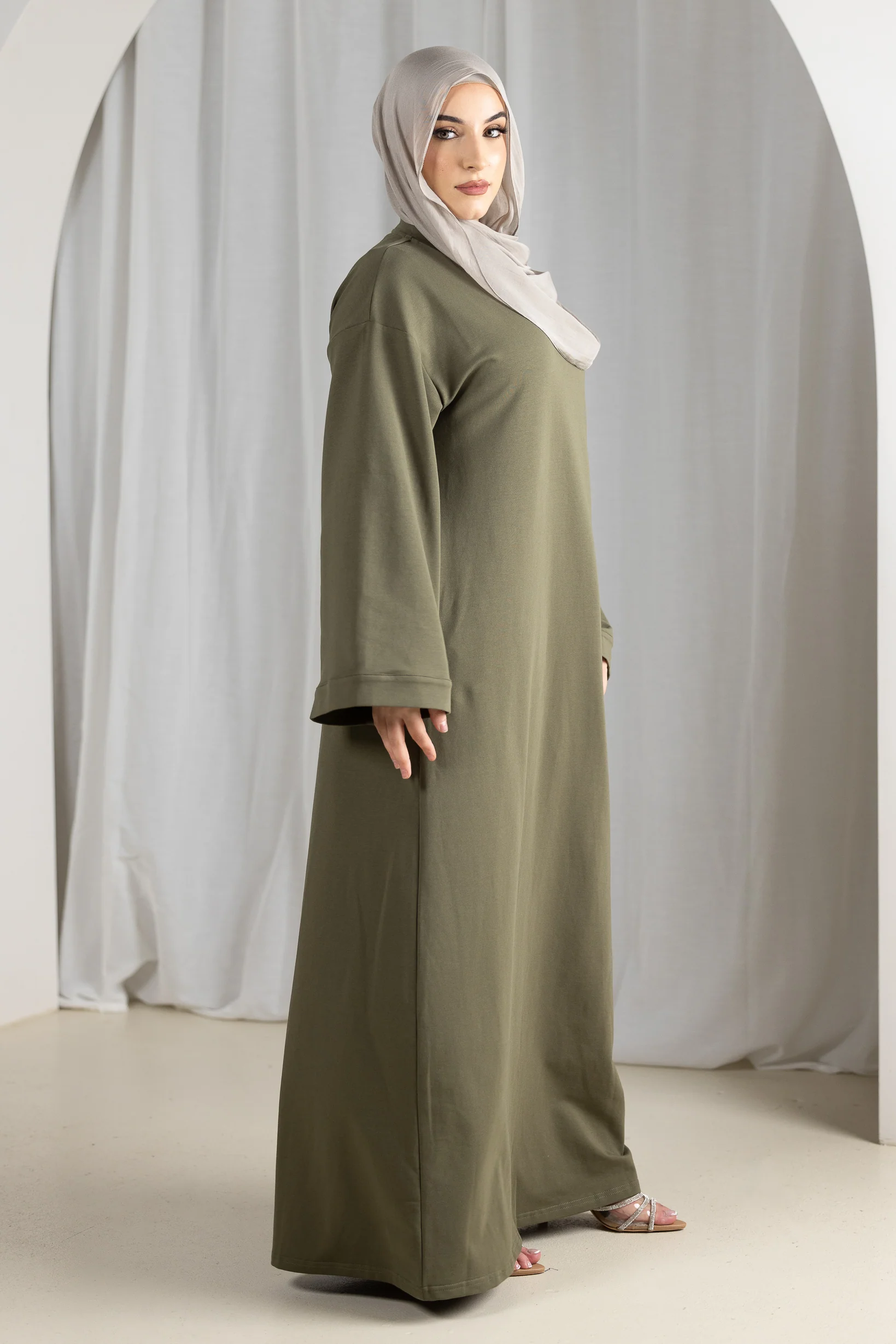 Sadie Pocket Abaya - Image 11