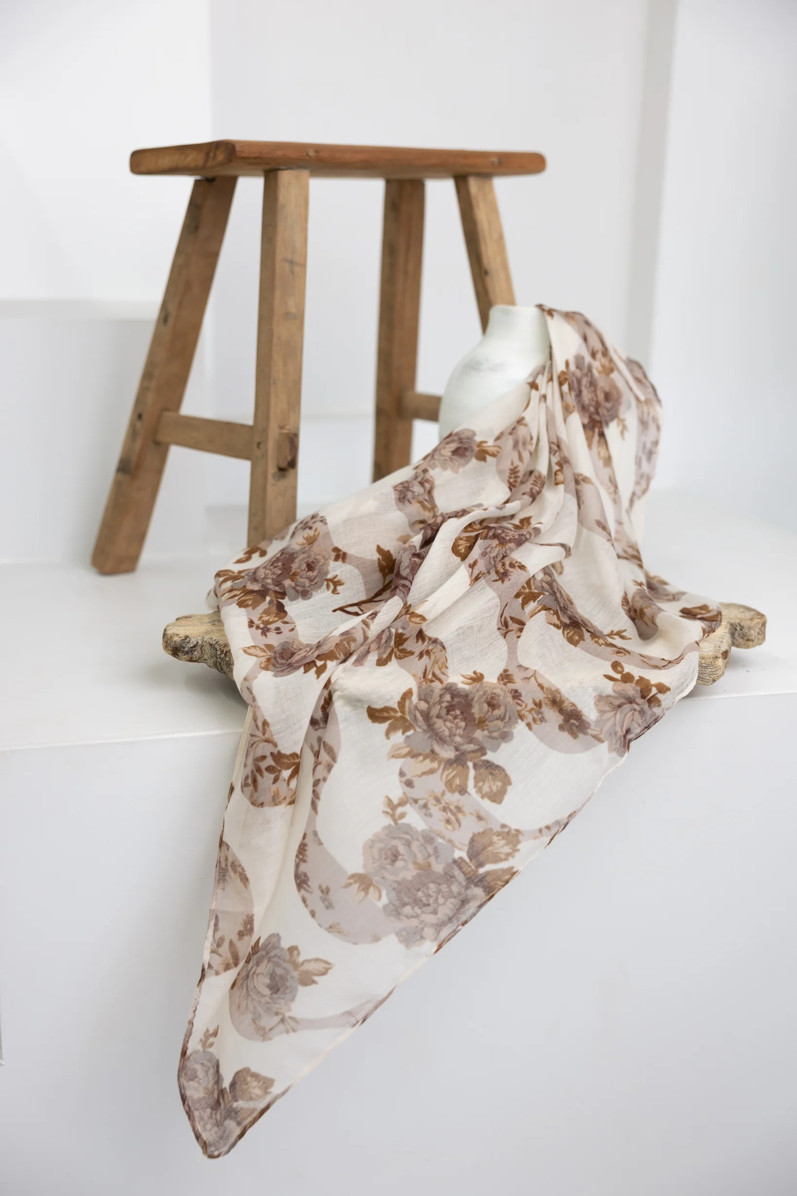 Square Crinkled Print Scarf - Image 4