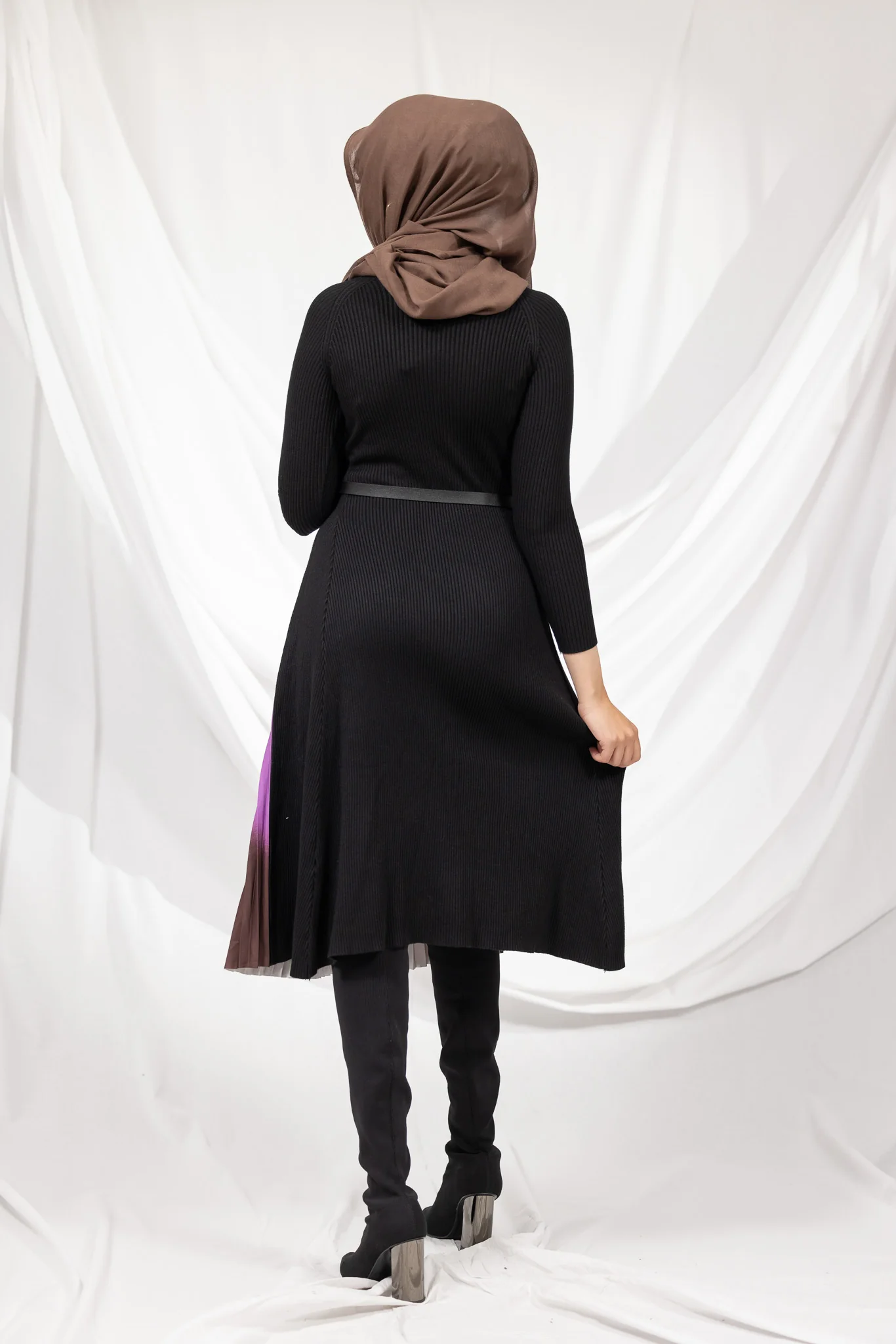 The Crescent Colourblock Detailed Knit Dress - Image 3