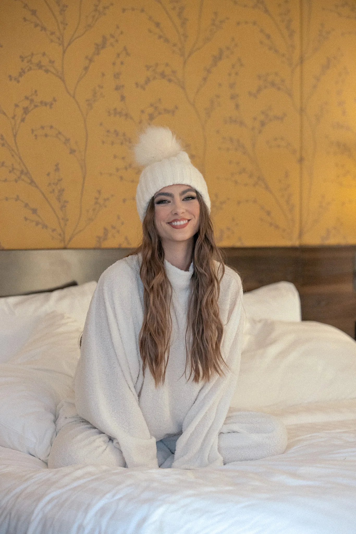The Crescent Teddy Lounge Set - Image 4