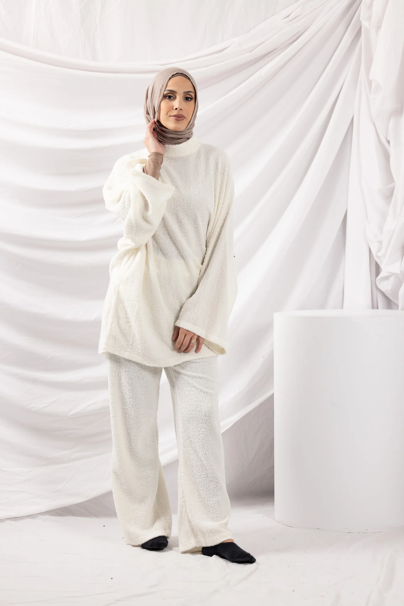 The Crescent Teddy Lounge Set - Image 5