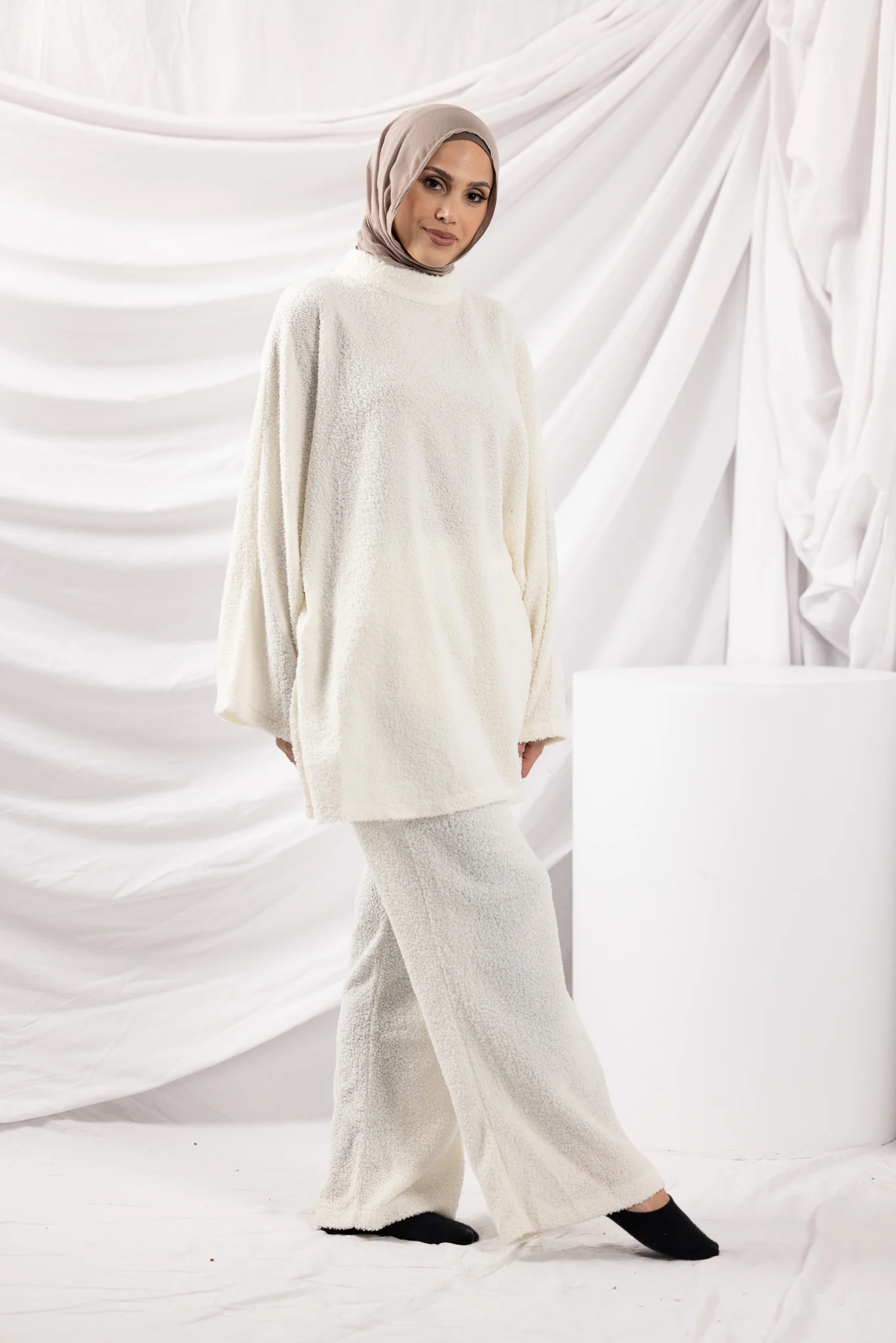 The Crescent Teddy Lounge Set - Image 6