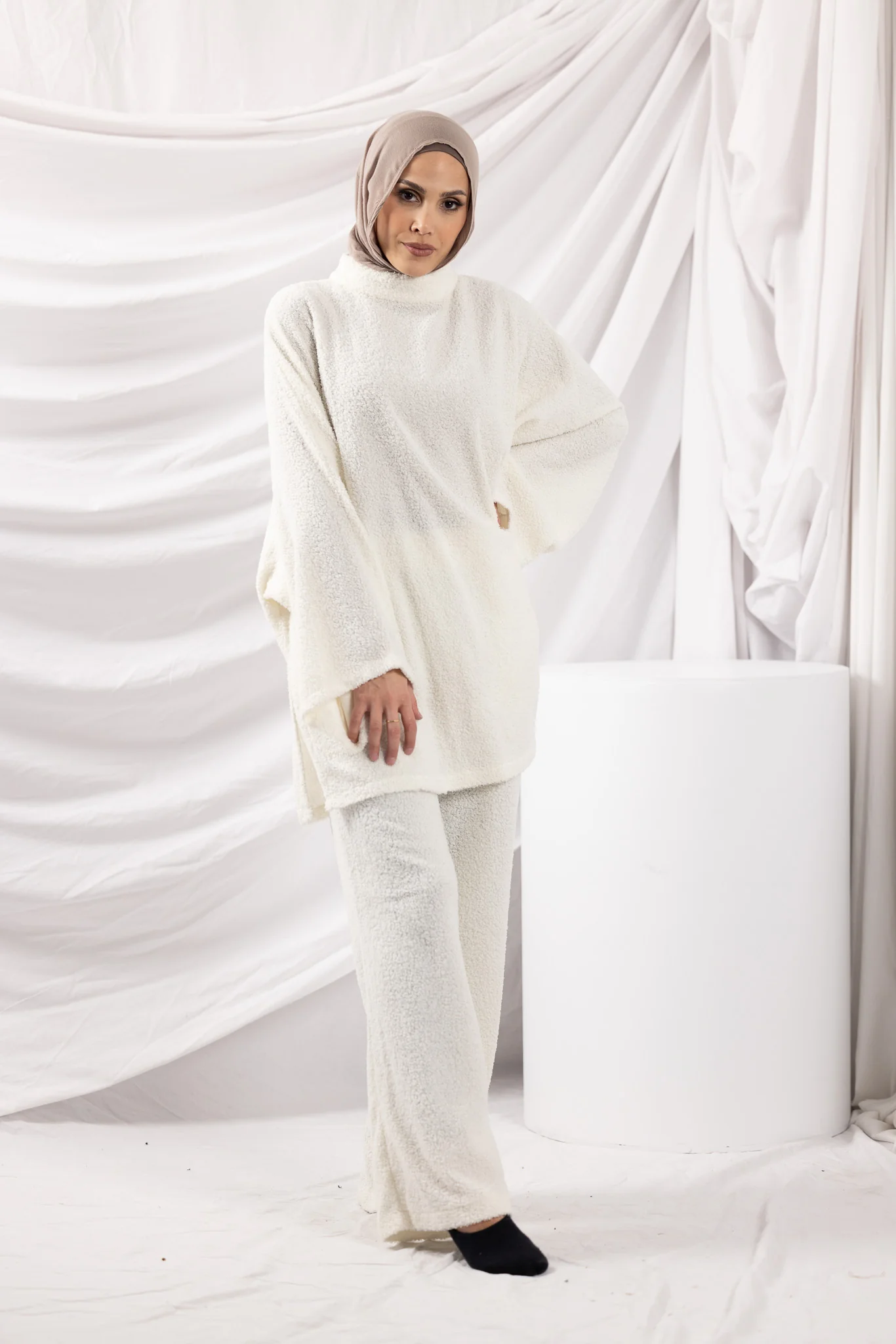 The Crescent Teddy Lounge Set - Image 7