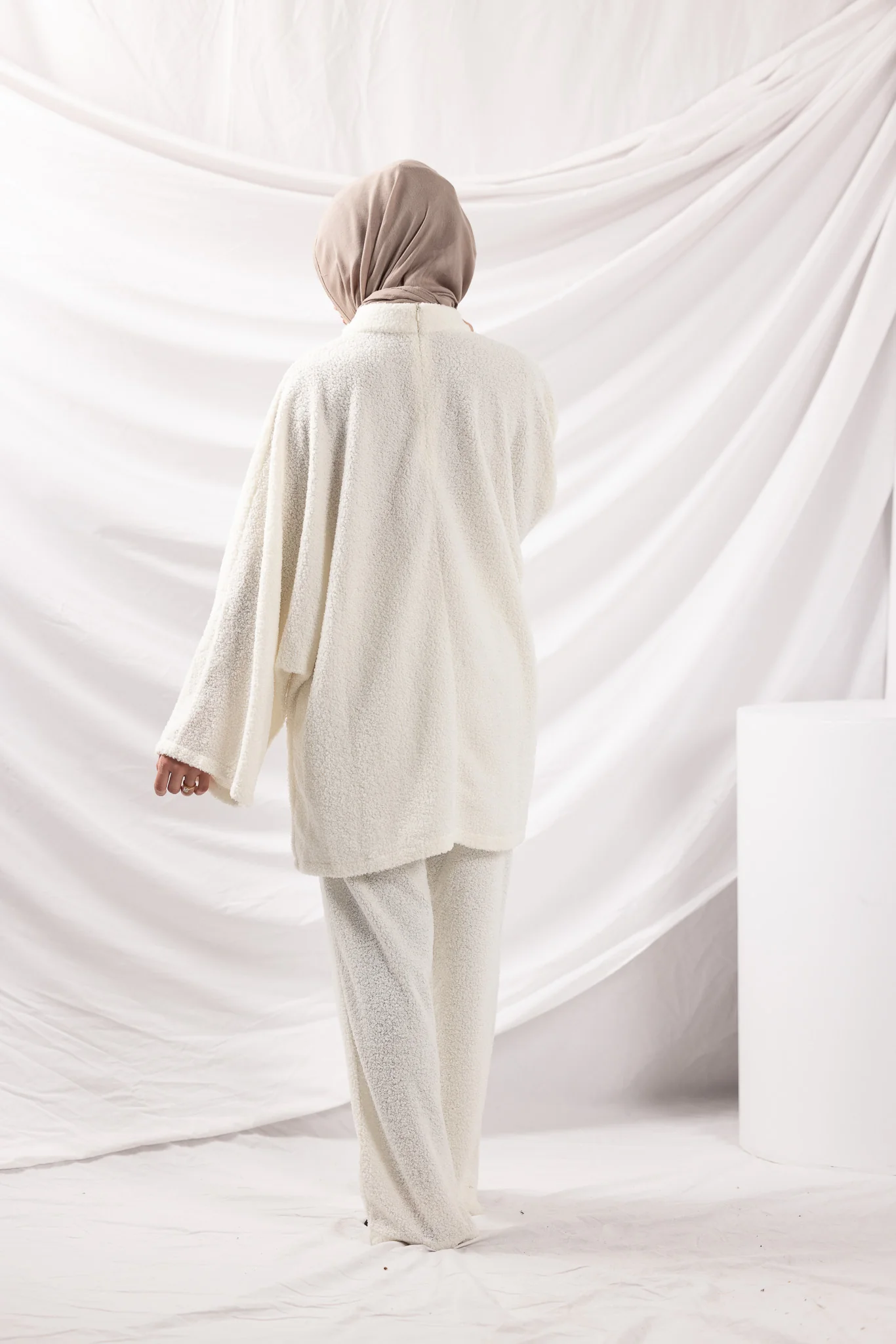 The Crescent Teddy Lounge Set - Image 9